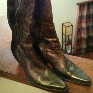 Reposh BCBG Bronze Metallic Cowgirl Boots Size 8B