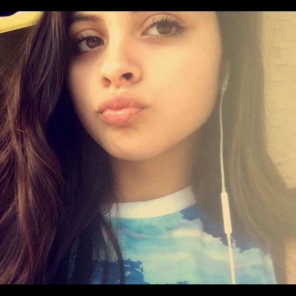 Meet your Posher, Andrea