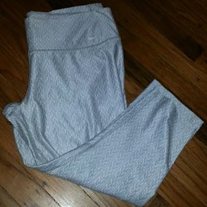 Nike crop workout leggings size XL