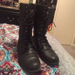 Combat boots