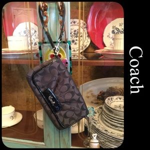 💯 Coach wristlet wallet
