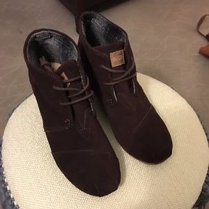 TOMS Brown Suede Women's Desert wedges size 8.5