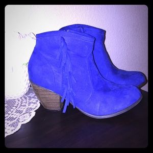 Blue suede-like heeled boots with tassels