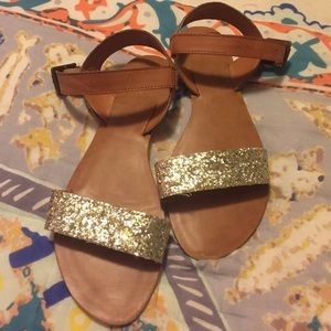 Gold/Tan sandals!