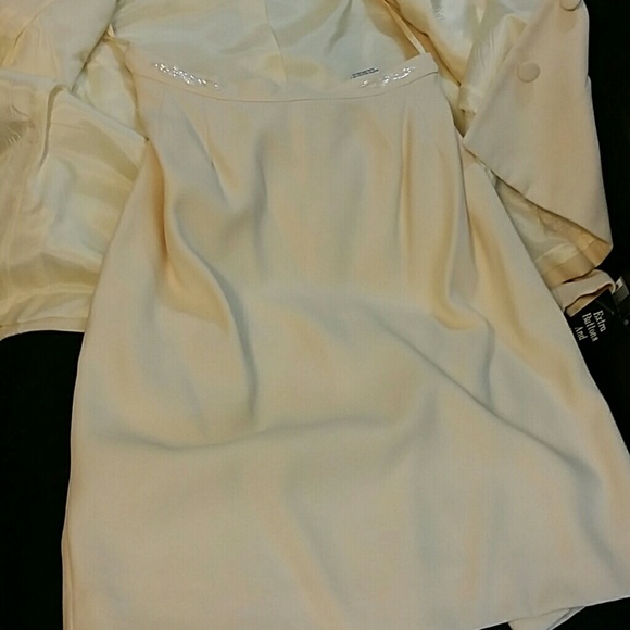 Suit - Picture 2 of 4