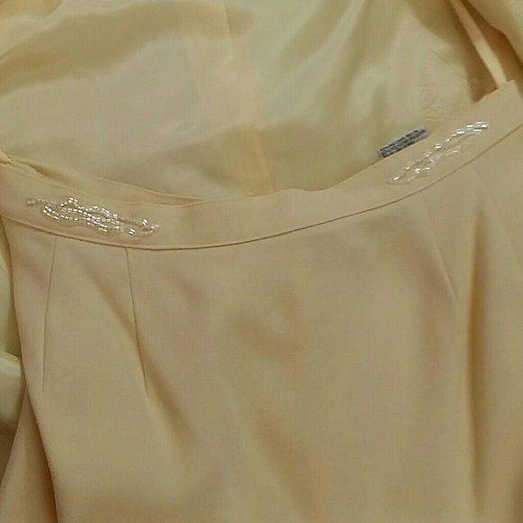 Suit - Picture 3 of 4