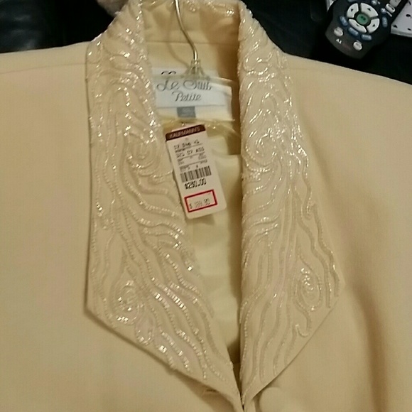 Suit - Picture 4 of 4