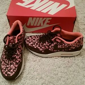 Nike - Air Max Limited Edition