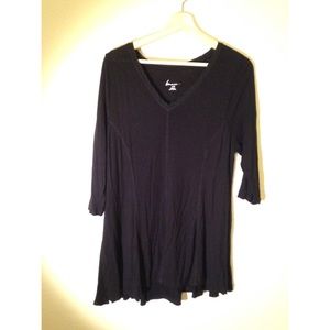 Black long sleeve flowy tunic