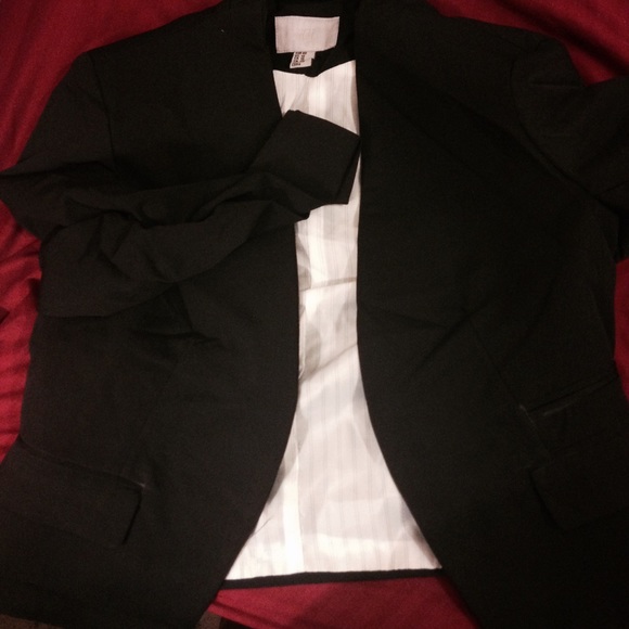 H&M rushed sleeve cropped casual black jacket