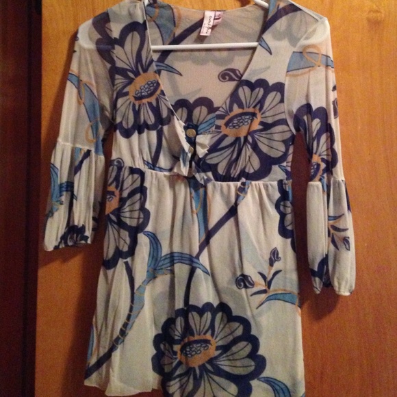 🌟Like New Sweet Pea Small Top