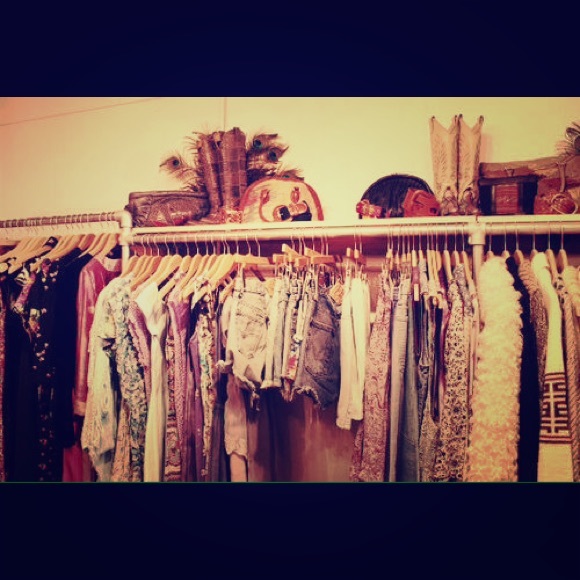 Sneak a Peak in my closet ! And I'll do the same❤️