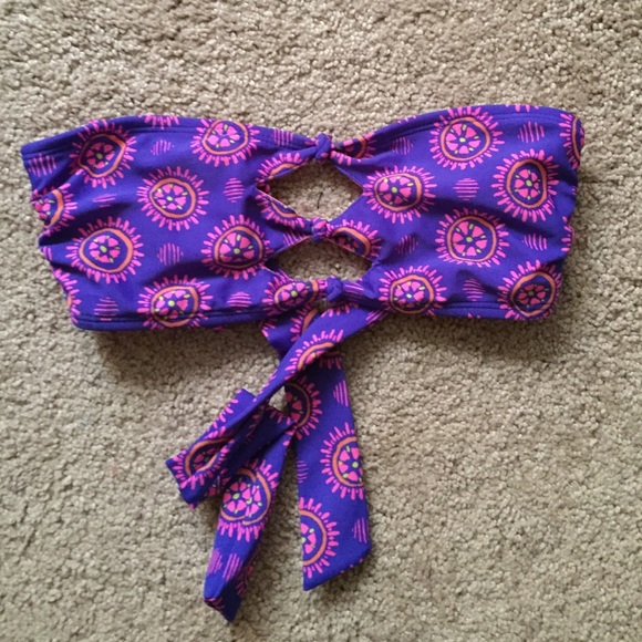 LA Hearts swim top. Size small with no padding!