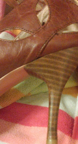 N.Y.L.A pointy toe heels - Picture 2 of 3