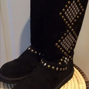 NWOT Ugg Black Avondale Studded  boots.