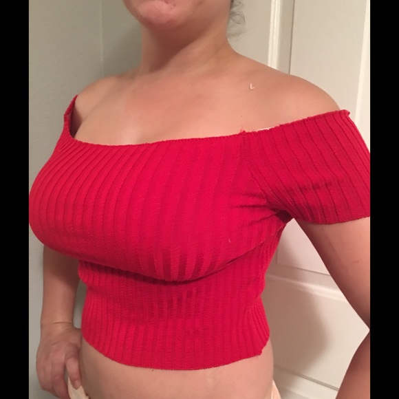 Off shoulder, Crop top
