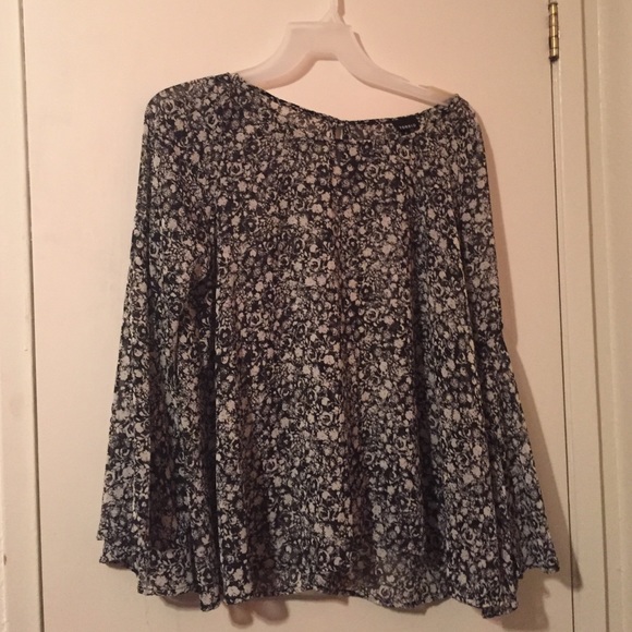 Flared sleeve top!
