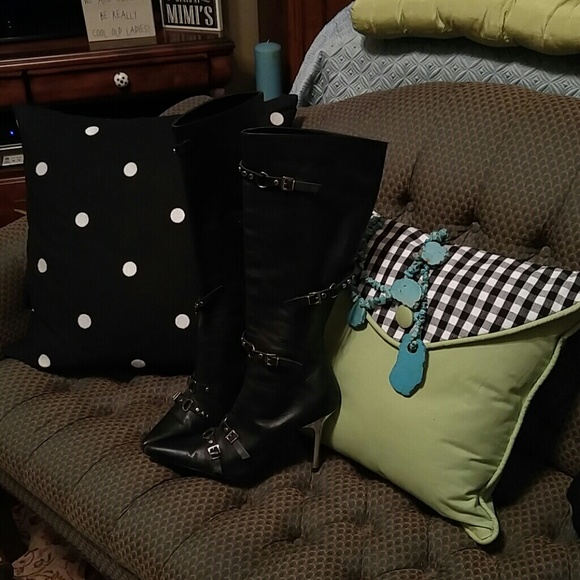 BLACK LEATHER STEVE MADDEN BOOTS
