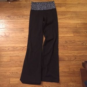 lulu lemon black yoga pants