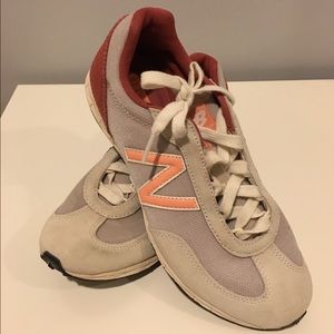 EUC New Balance sneakers size 6