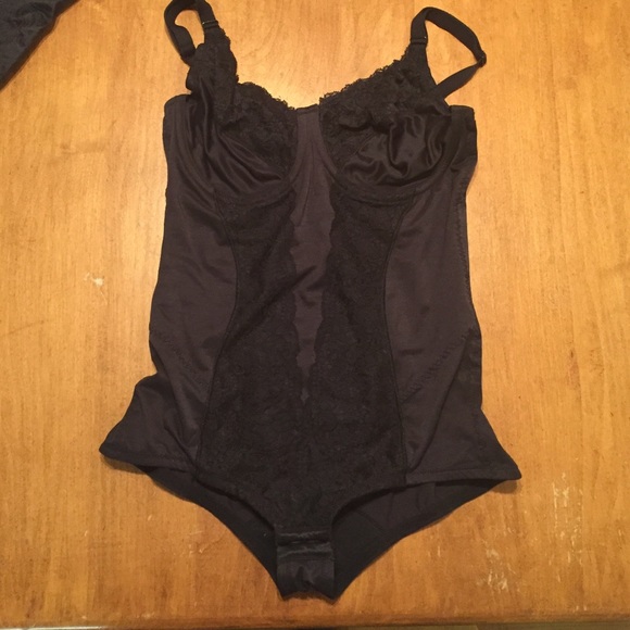 Maidenform Flexees 36D shape wear