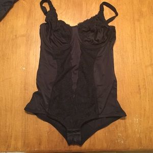 Maidenform Flexees 36D shape wear