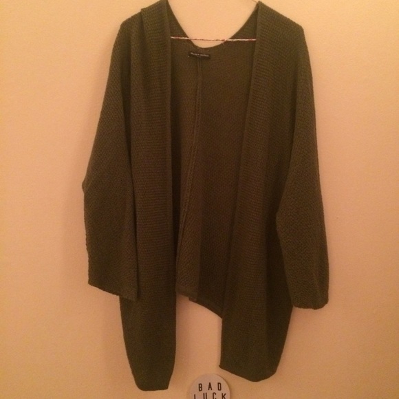 💔SOLD💔 olive caroline cardi - Picture 2 of 4