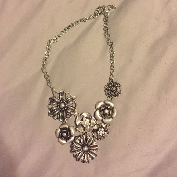 Silver floral necklace