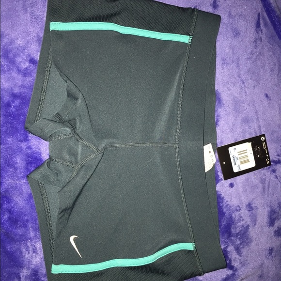 Nike dri fit shorts size med