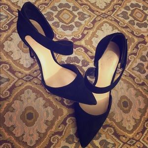 Vince Camuto Black velvet cross strap pumps