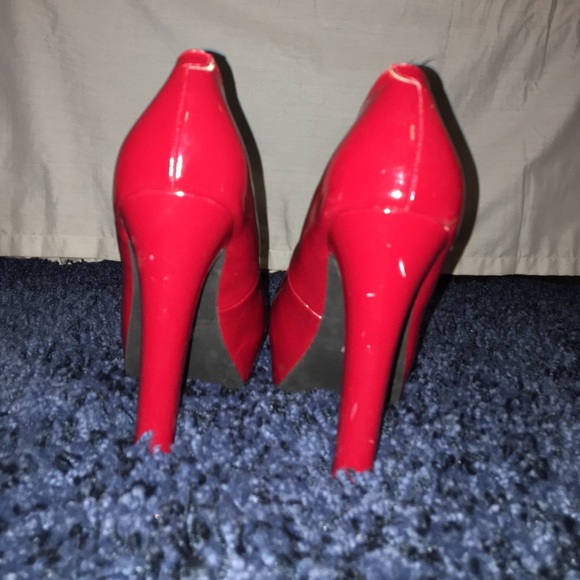 Red Heels - Picture 3 of 4