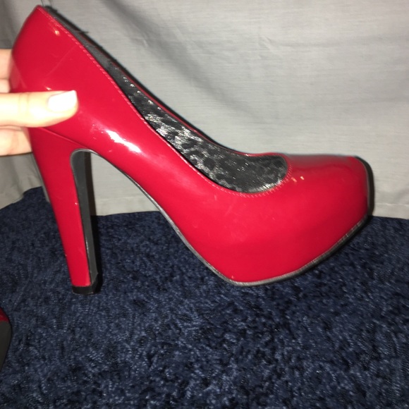 Red Heels - Picture 4 of 4