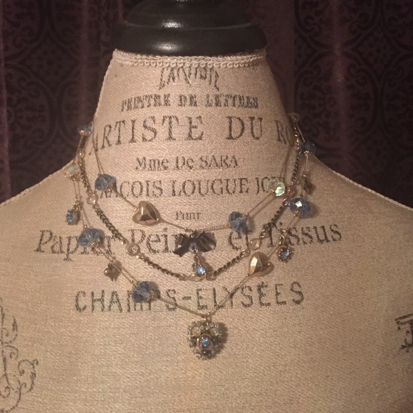 Betsey Johnson necklace💙