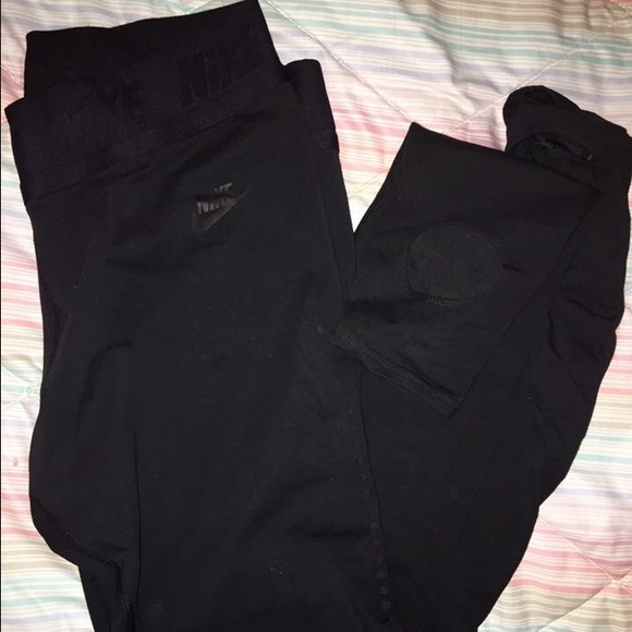 Nike leggings w/ heel hole