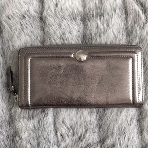 Sale💕 Coach Metallic Silver Accordion Zip Wallet