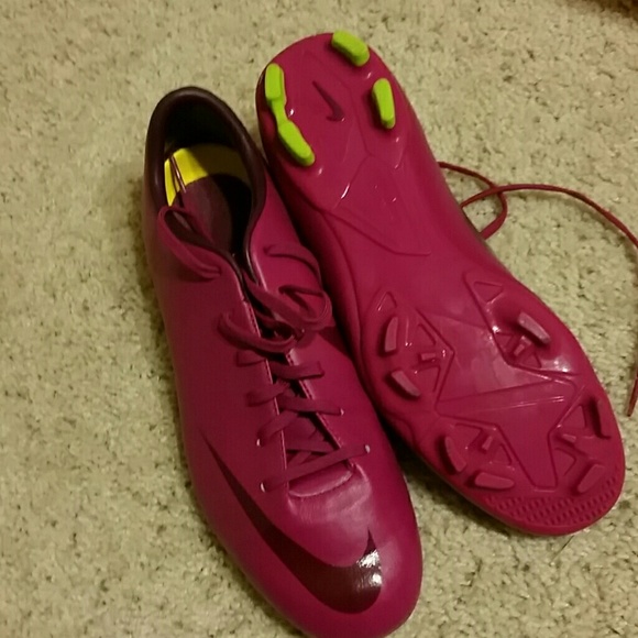 Soccer cleats