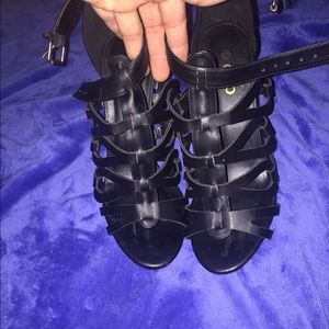 New with out tags deb heels size 8.5