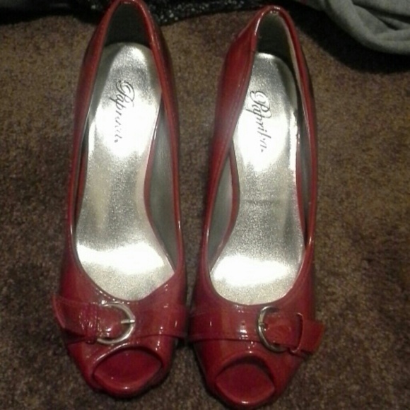 Leather red heels. - Picture 1 of 2