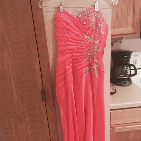 Prom dress. - Picture 1 of 4