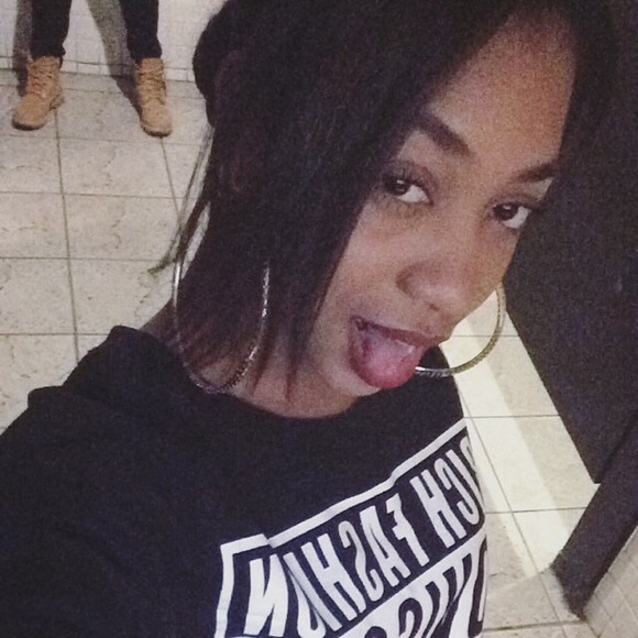 Meet your Posher, Dria - Picture 2 of 3