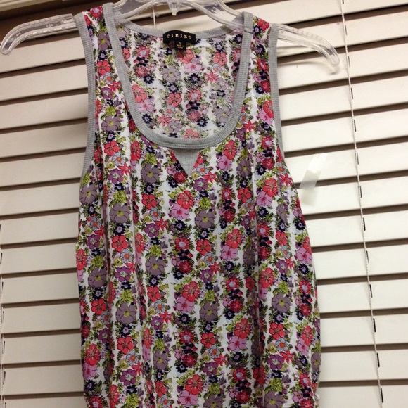 Flowered top - Picture 2 of 4
