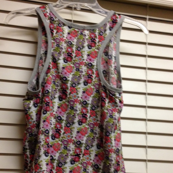 Flowered top - Picture 3 of 4