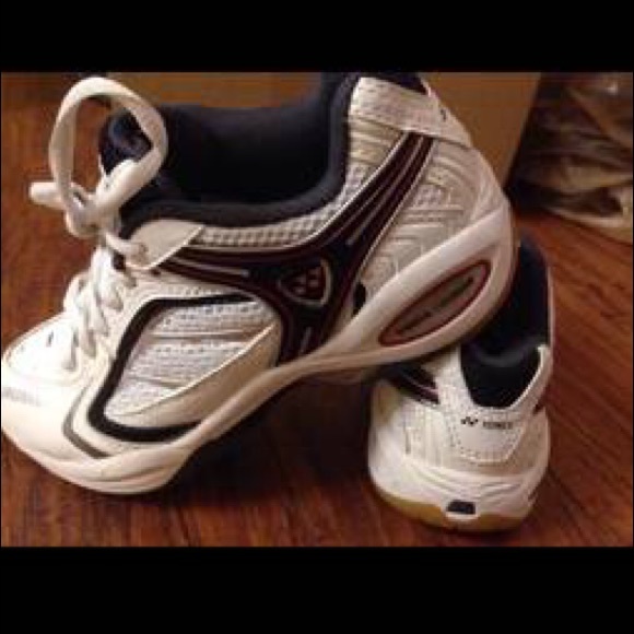 Shoes - Picture 2 of 4