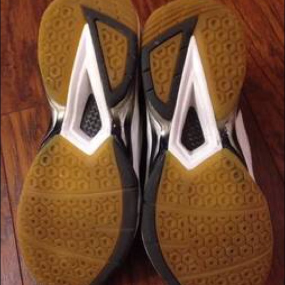 Shoes - Picture 4 of 4