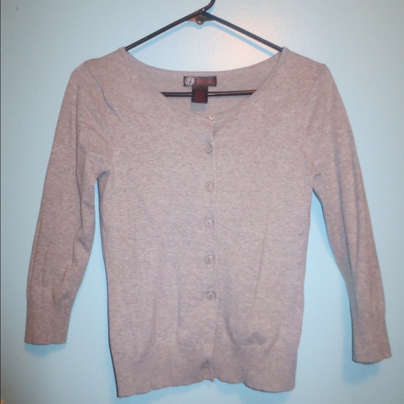 Small Half-Sleeved Grey Cardigan