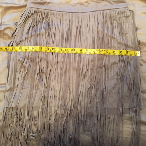 💕HP💕NWOT Coachella Fringe Suede Skirt | Large - Picture 4 of 5