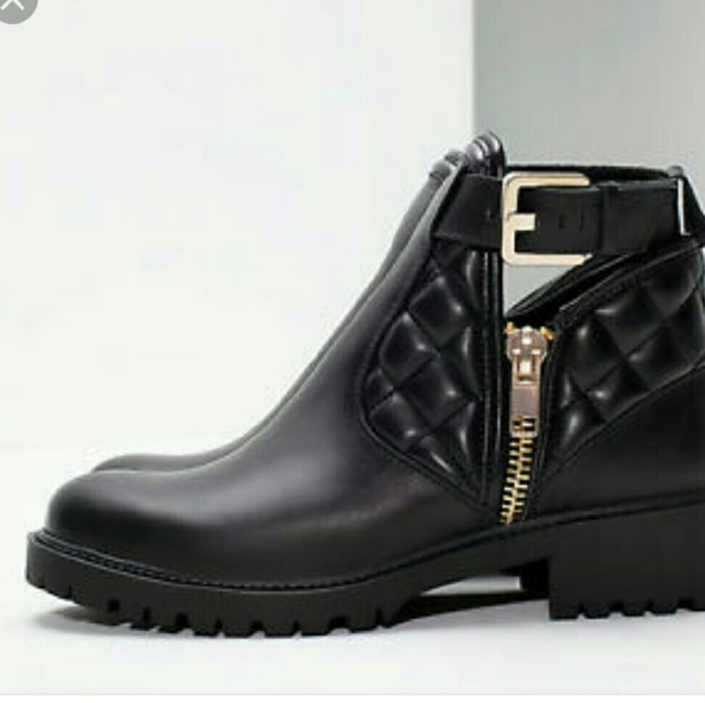 Quilted padded buckle boots