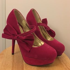 Magenta bow pumps! Never worn!!!
