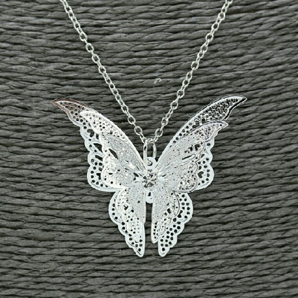 925 Sterling Silver 3D Butterfly Pendant & Chain - Picture 2 of 4