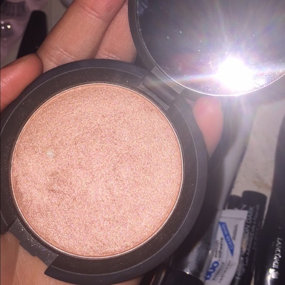 Becca highlight in Rose Gold